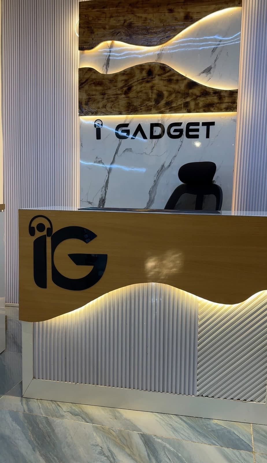 The iGadget reception desk with the iG logo, inside the Kupwara shop