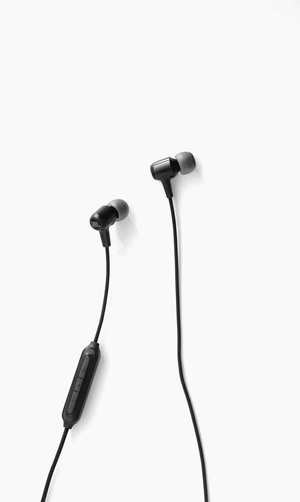In-ear Earphones with Mic, photo 1 of 1